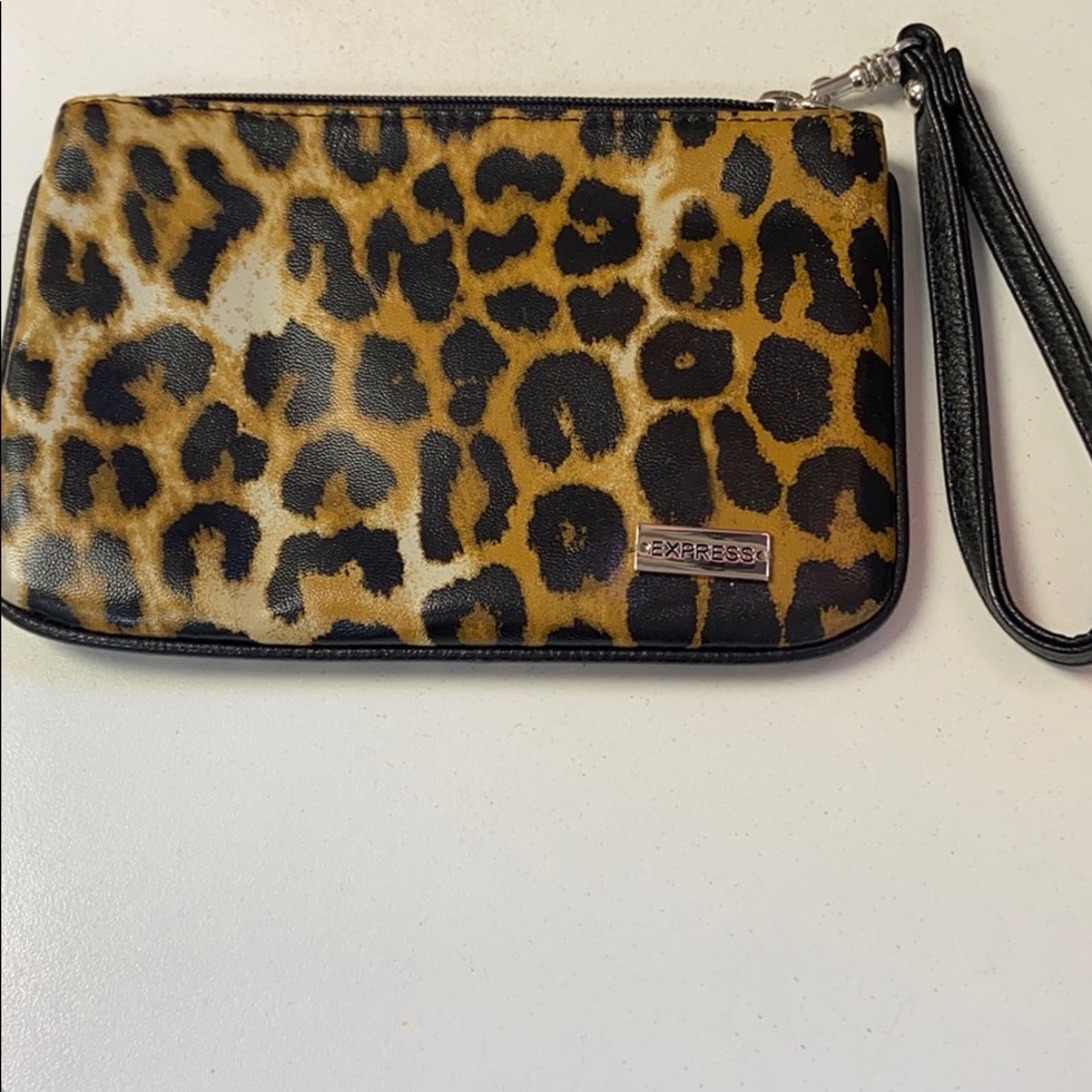 Express wristlets